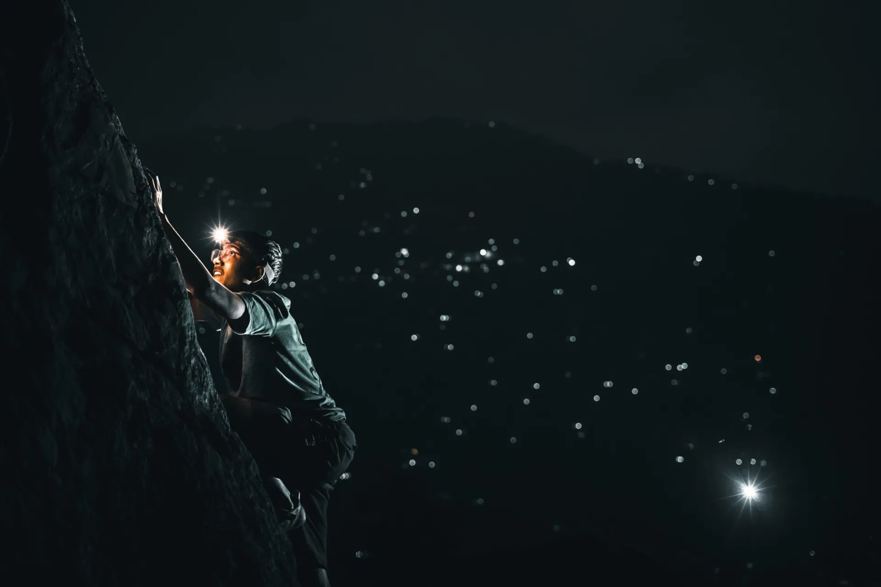 Night bouldering by headlamp