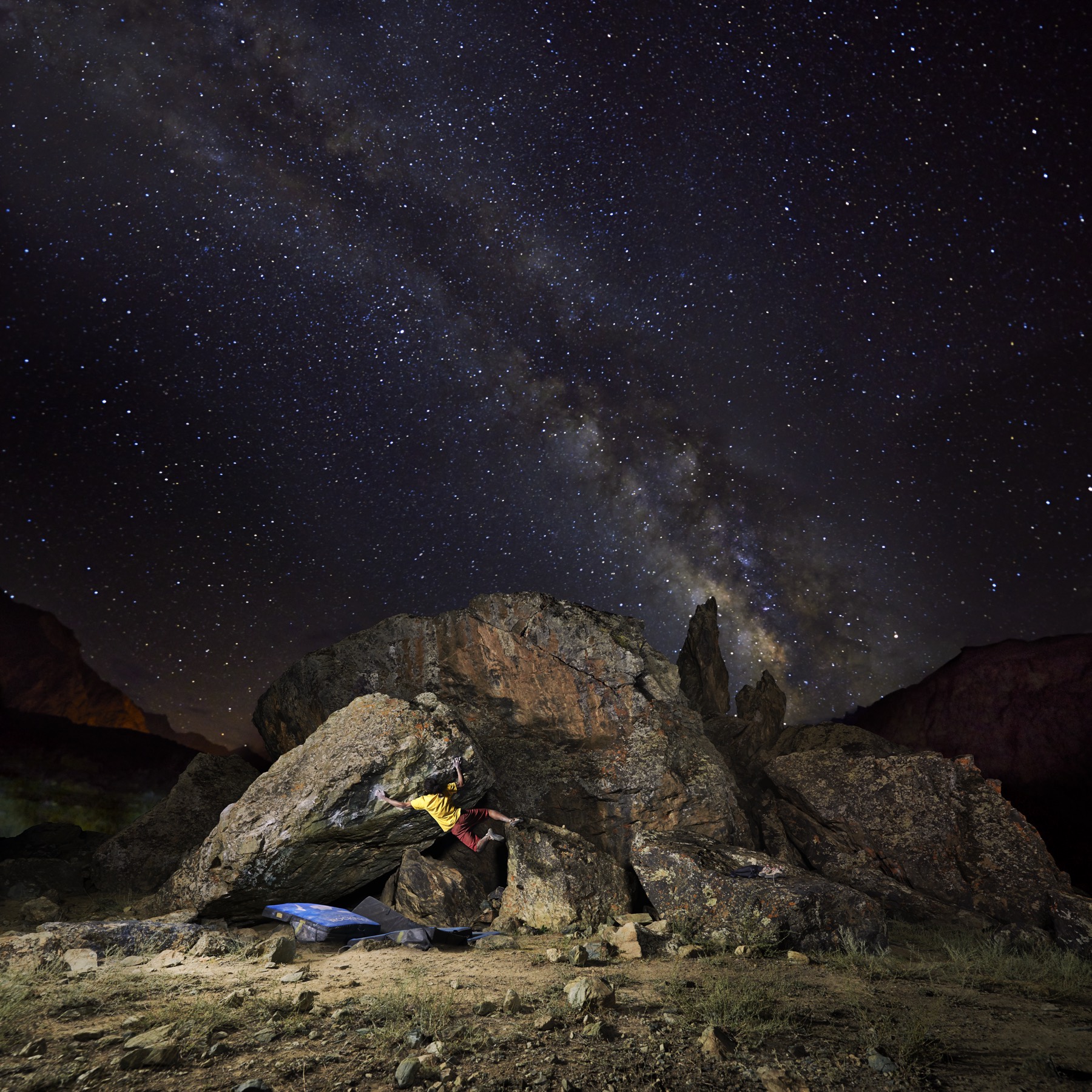 Bouldering under the Milky Way in Suru Valley